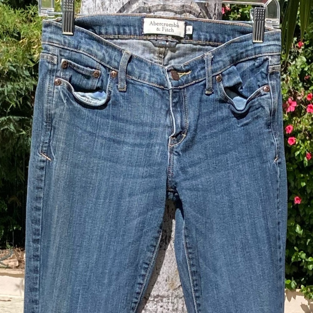 ABERCROMBIE Erin Straight Leg Stretch Jeans - Picture 6 of 15